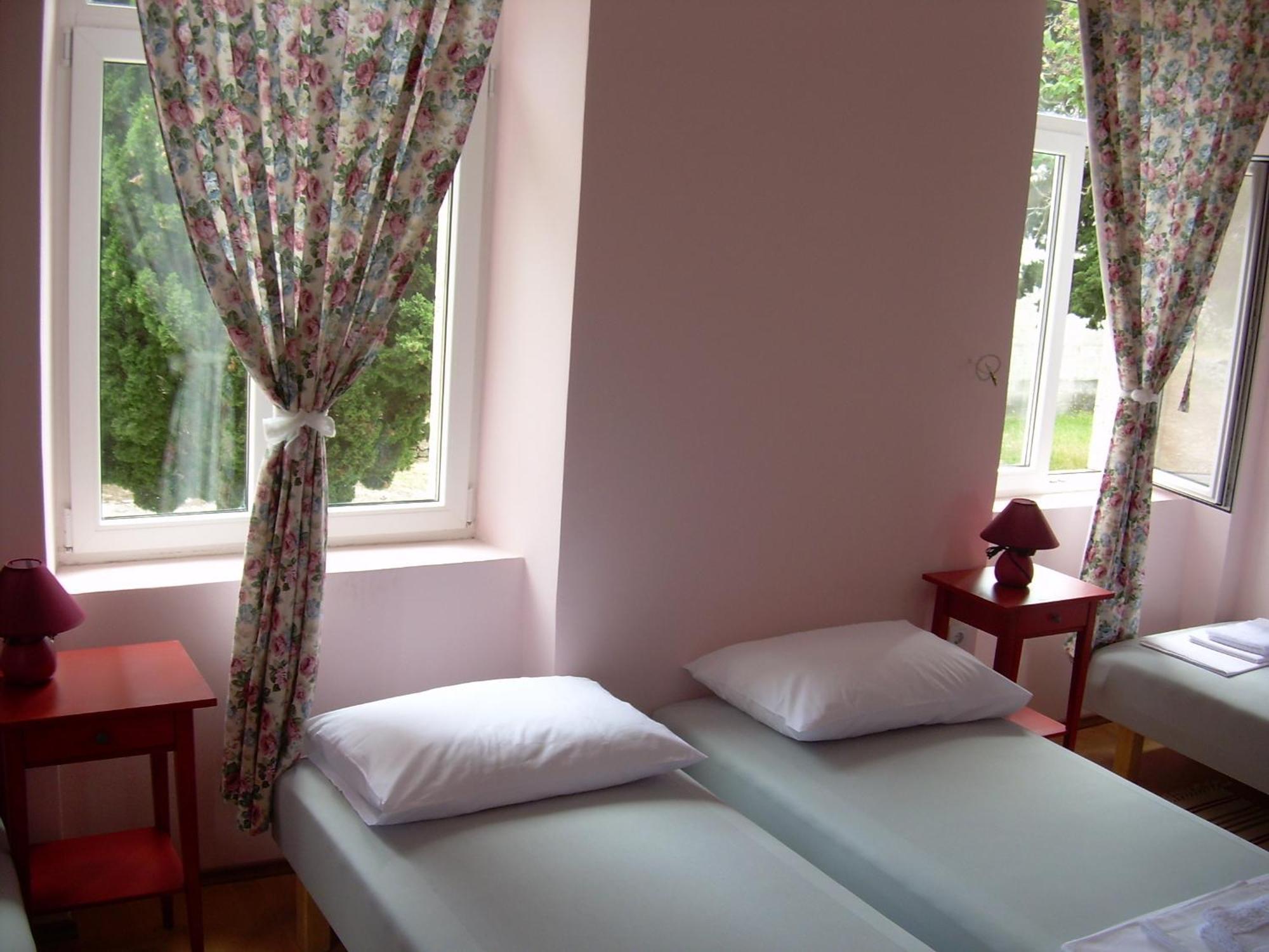 Phara Hostel Gdinj Экстерьер фото