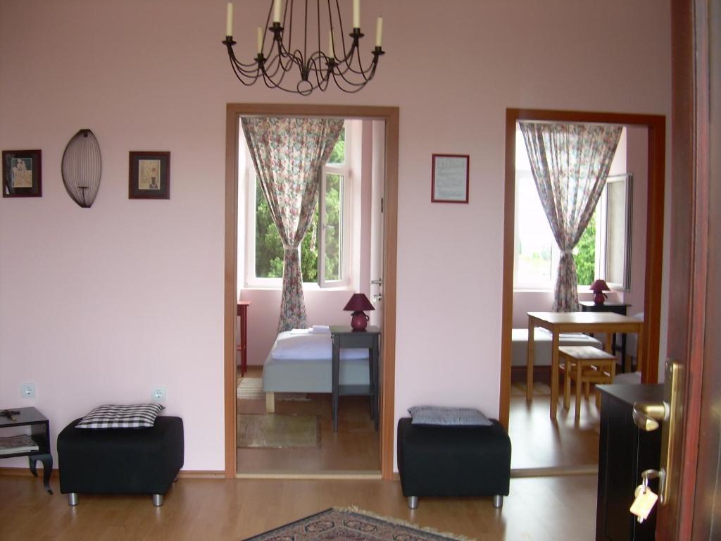 Phara Hostel Gdinj Экстерьер фото